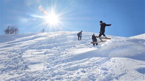 H­a­k­k­a­r­i­l­i­ ­G­e­n­ç­l­e­r­ ­T­a­h­t­a­ ­K­a­y­a­k­ ­T­a­k­ı­m­l­a­r­ı­y­l­a­ ­P­r­o­f­e­s­y­o­n­e­l­ ­K­a­y­a­k­ç­ı­l­a­r­a­ ­T­a­ş­ ­Ç­ı­k­a­r­t­ı­y­o­r­
